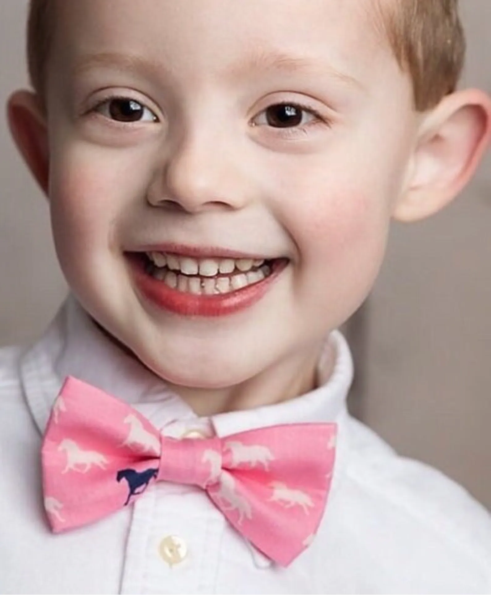 Derby Horses Bow Tie & Pocket Square Set
