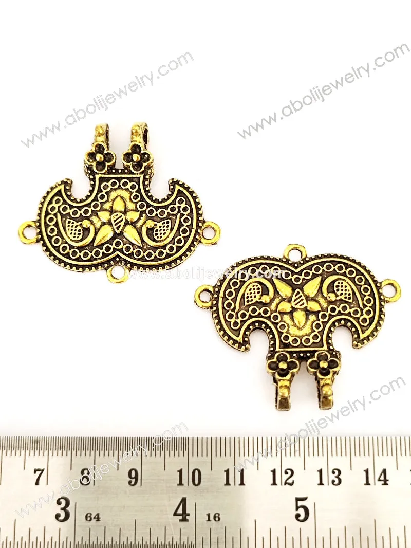 Golden pendant 13