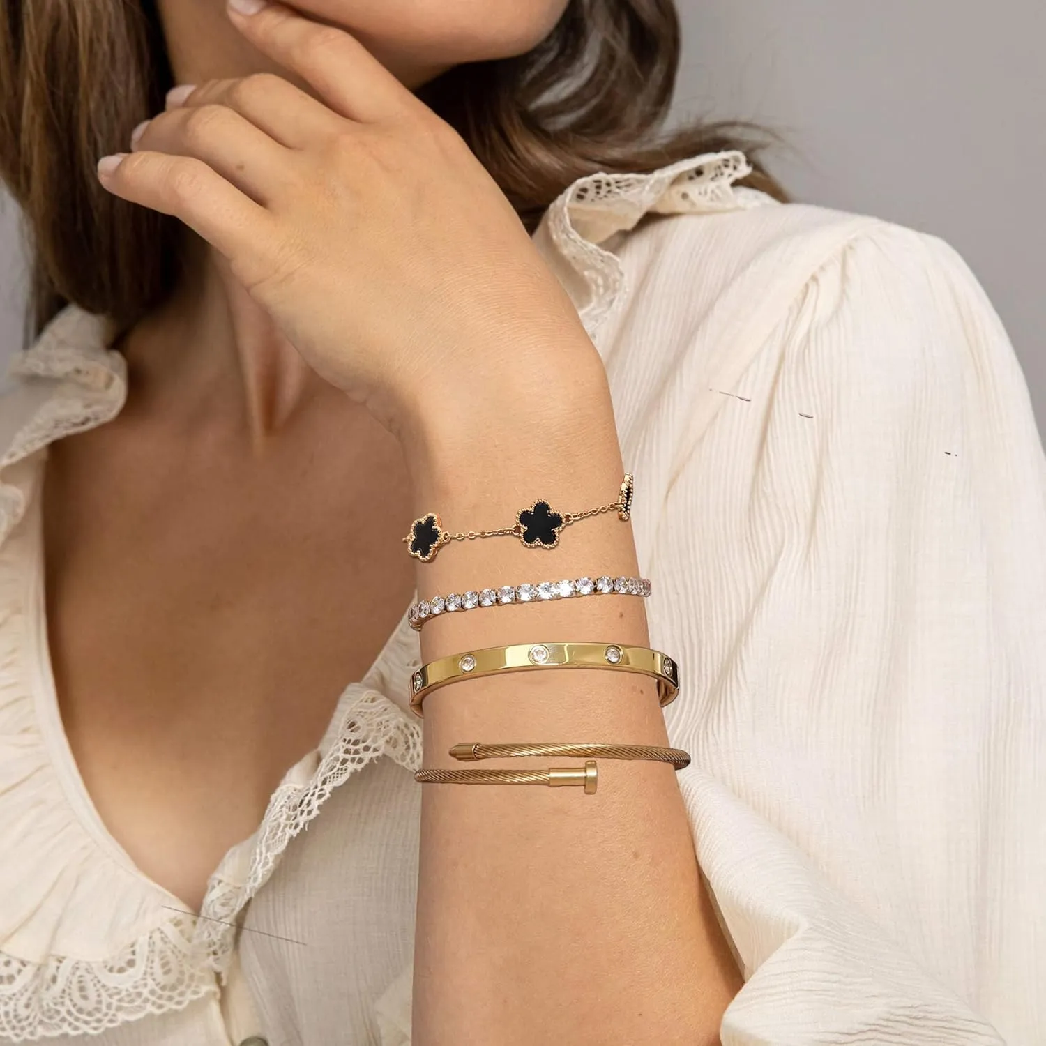 Lamdo 18K Gold Plated Womens Stackable Floral Gold Clover Bracelets Set Love Bangle Bracelets Non Tarnish, Gold Bracelet Set Trendy Jewelry,Gifts for Women's Day and Mother's Day