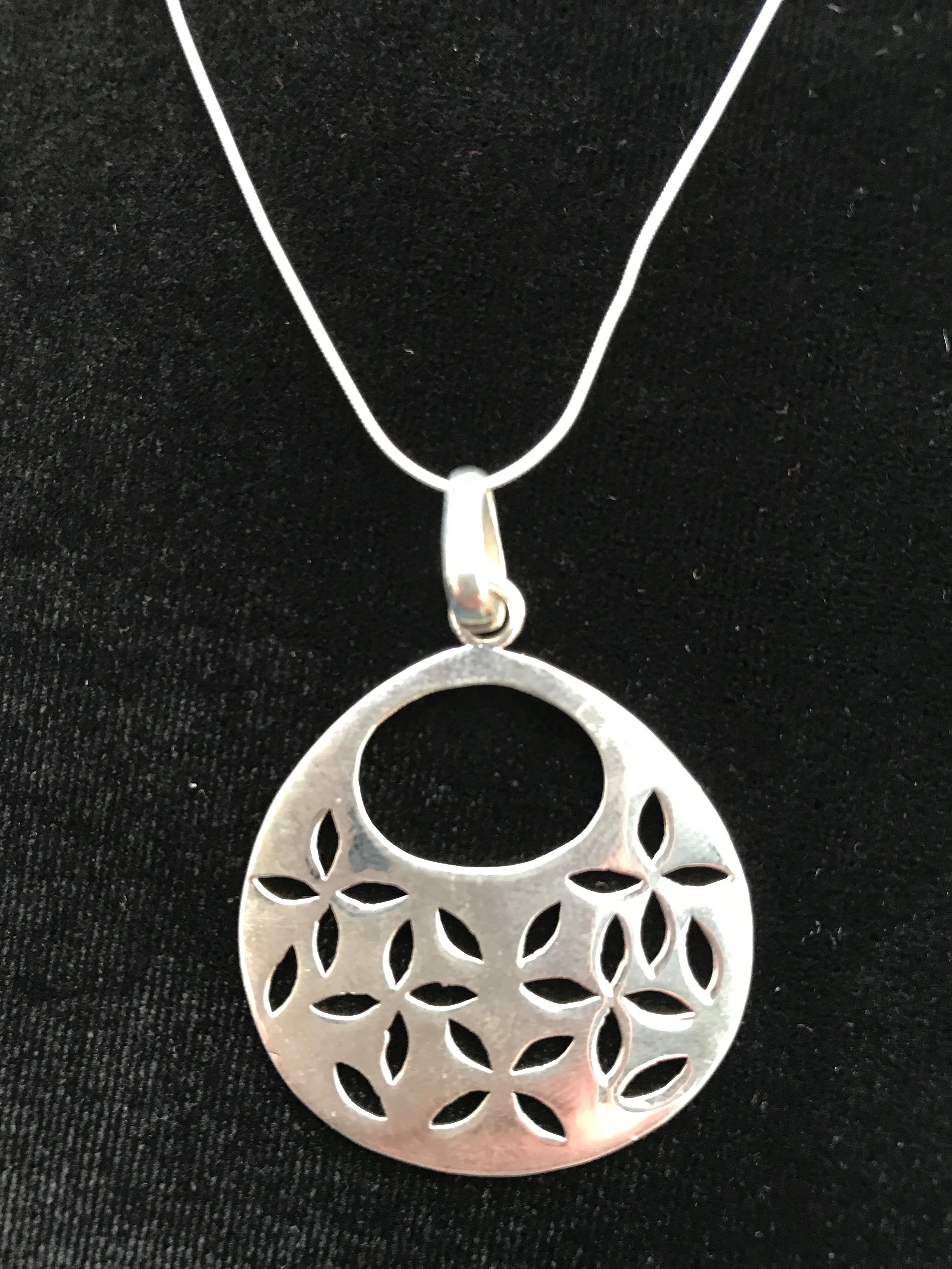 Womens Sterling Silver Pendant and Chain